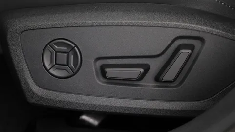 Car image 36