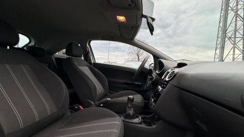 Car image 12