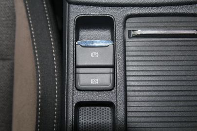 Car image 40