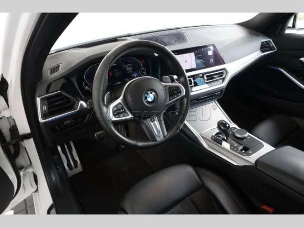 BMW 330 e xDrive 215 kW image number 3