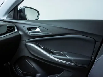 Car image 27