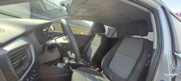 Car image 37