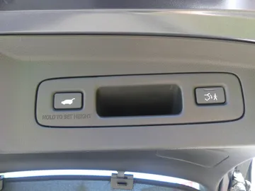 Car image 33