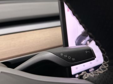 Car image 33