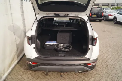 Car image 25