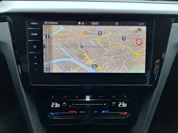 Car image 24