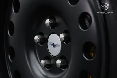 Car image 35