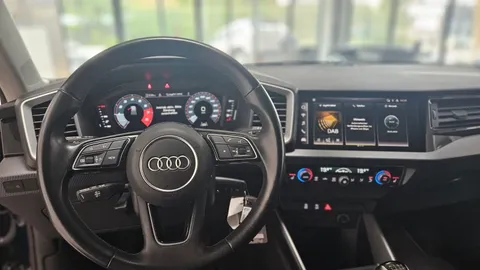 Car image 27
