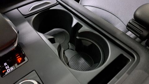 Car image 25