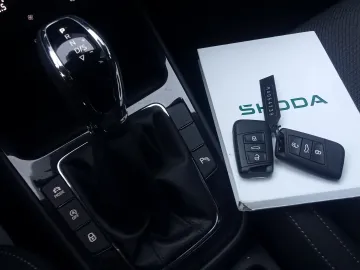 Car image 29