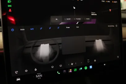 Car image 27