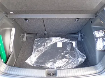 Car image 28