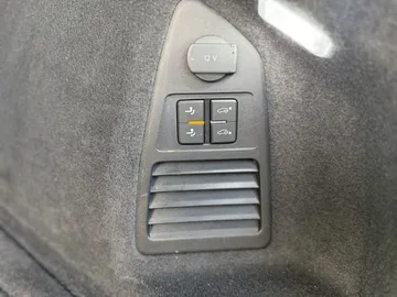 Car image 36