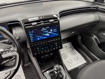 Car image 27