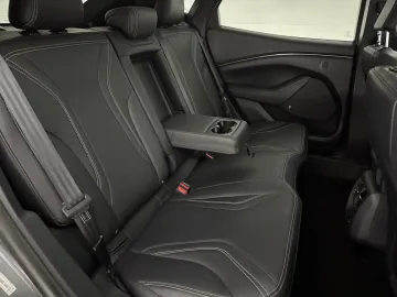 Car image 47