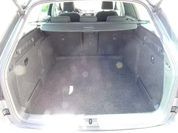 Car image 32