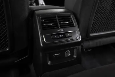 Car image 35