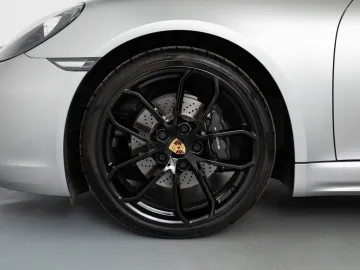 Car image 27
