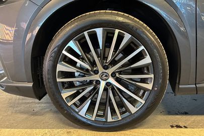 Car image 26