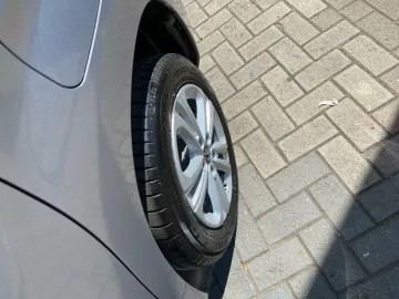 Car image 29