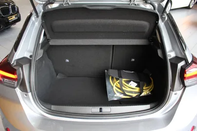 Car image 19