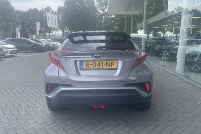 Car image 3