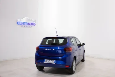Car image 4