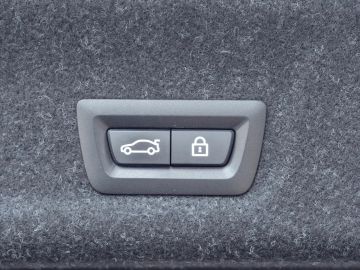 Car image 32