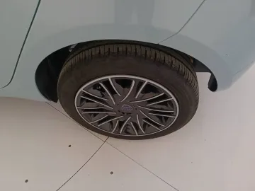 Car image 23