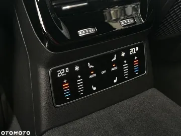 Car image 40