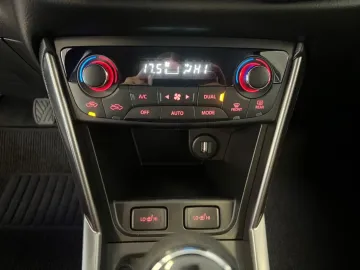 Car image 28