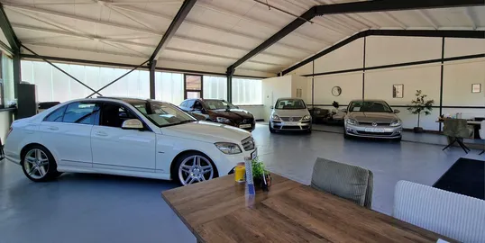 Car image 9
