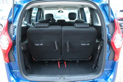 Car image 26