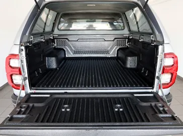 Car image 26