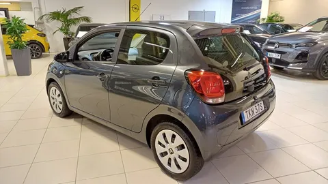 Car image 4