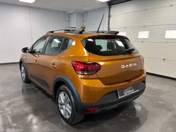 Car image 30