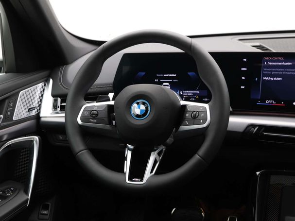 BMW iX1 eDrive20 150 kW image number 3