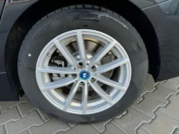 Car image 35