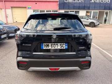 Car image 4