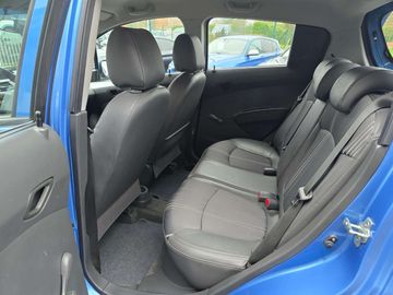 Car image 14