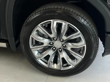 Car image 26