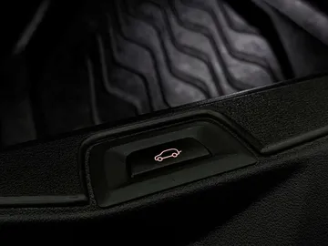 Car image 38