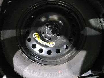 Car image 27