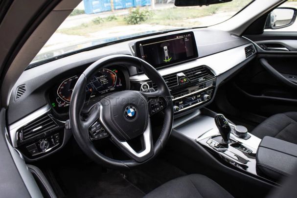 BMW 520d Touring 140 kW image number 18