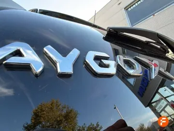Car image 26