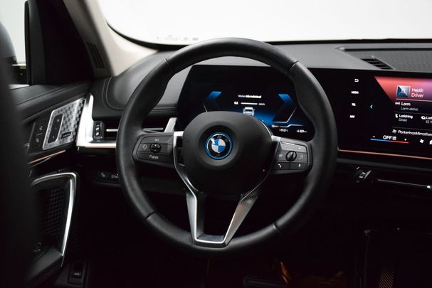 BMW iX1 xDrive30 xLine 225 kW image number 6