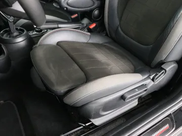 Car image 38