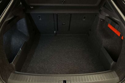 Car image 37