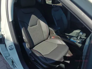 Car image 44