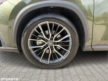 Car image 32